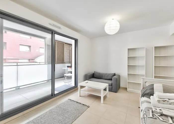 Charmant T1 Avec Terrasse Vue Sur La Major