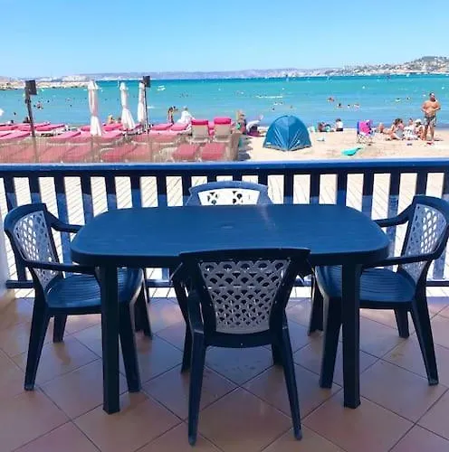 Charmant Cabanon Les Pieds Dans L\'Eau…