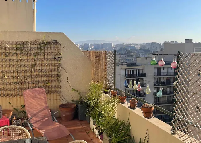 A L\'Air Libre, Perche Au Calme Et Au Soleil