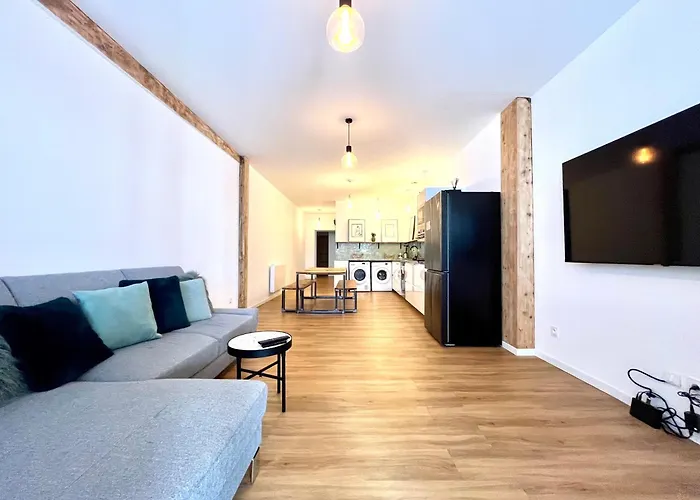 Chic And Nenwly Renovated Apartment - Central Location
