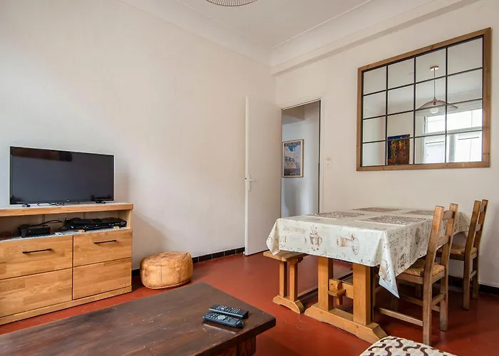 Spacious Apartment In The Heart Of Marseille
