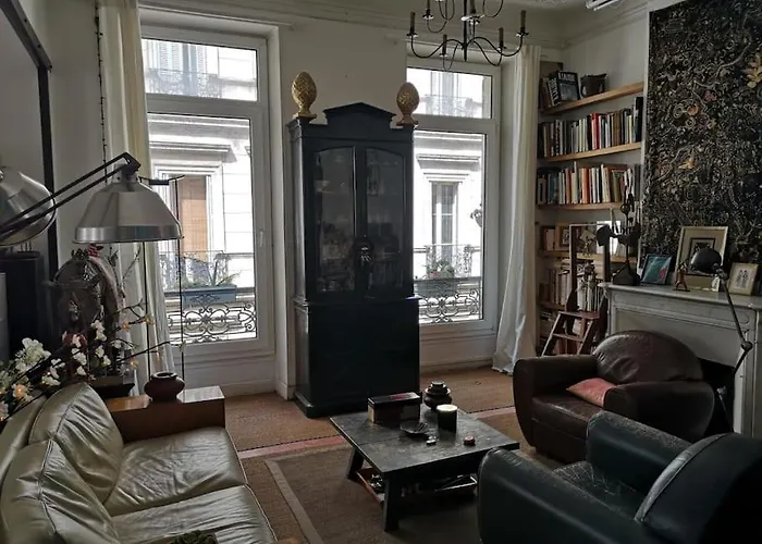 L\'Insolite Quartier Des Antiquaires