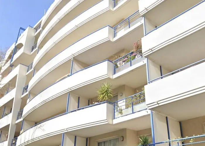L\'Elegance Du Prado
