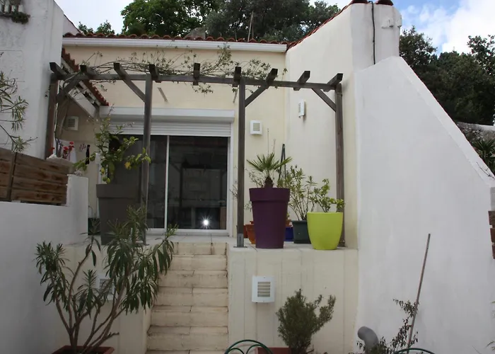 Petite Maison D\'Hote Et Son Patio Au Pied De Notre-Dame