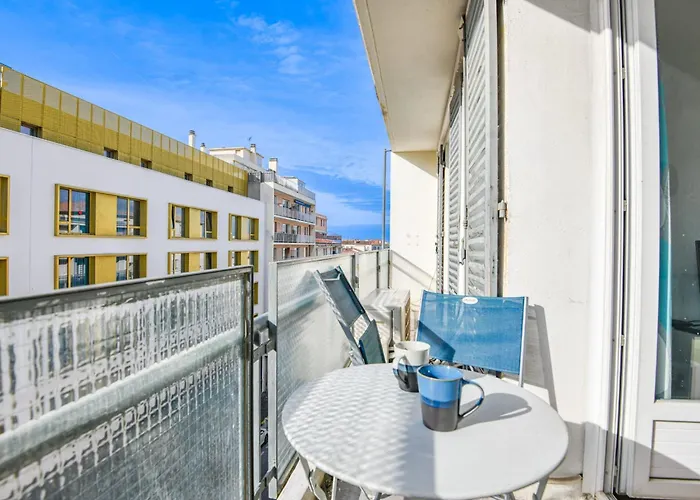 Appart 3 Ch Climatise Avec Balcon A La Joliette