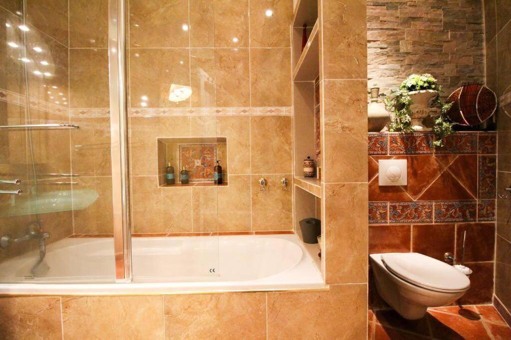 Grand Pour 4 Personnes/ Cours Lieutaud Apartment