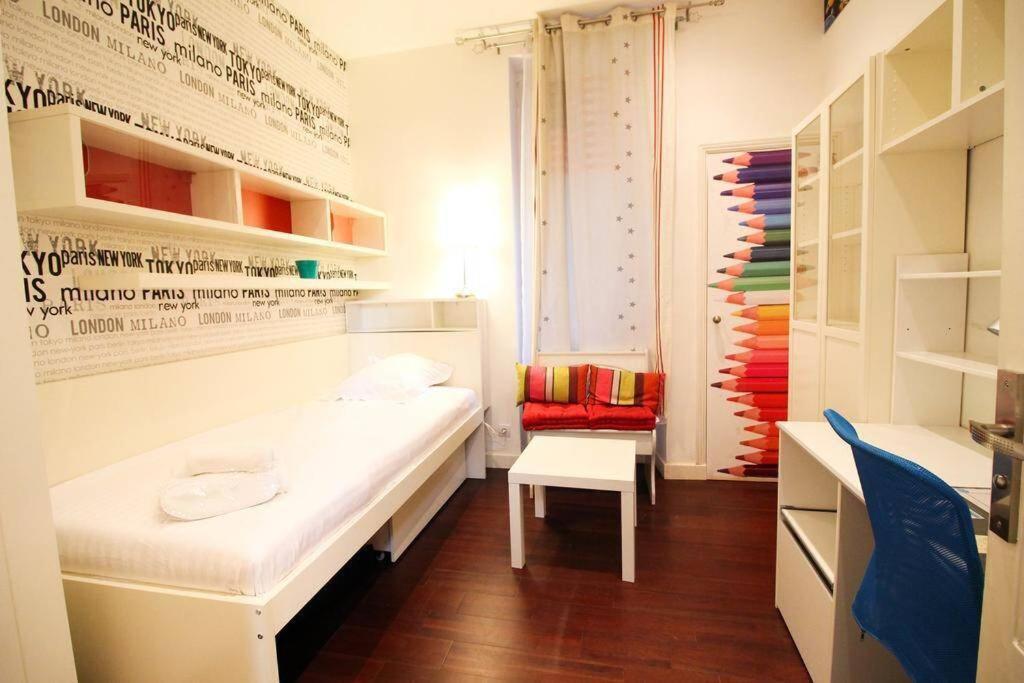 Apartment Grand Pour 4 Personnes/ Cours Lieutaud Marseilles