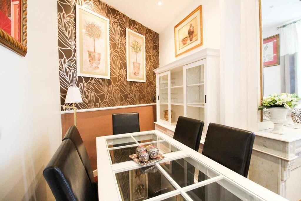 Apartment Grand Pour 4 Personnes/ Cours Lieutaud Marseilles