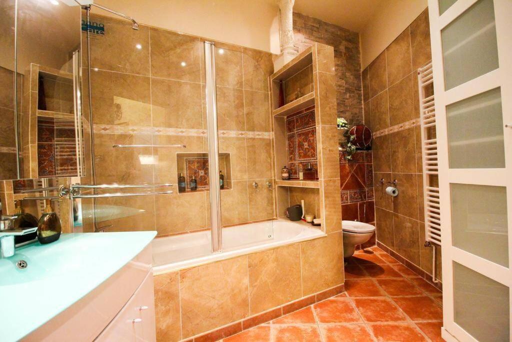 Apartment Grand Pour 4 Personnes/ Cours Lieutaud Marseilles