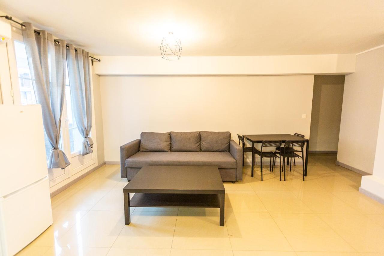 Superbe T4 Renove Spacieux Avec Stationnement Libre Et Gratuit Apartamento *