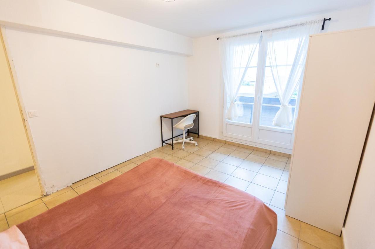 Superbe T4 Renove Spacieux Avec Stationnement Libre Et Gratuit Apartamento