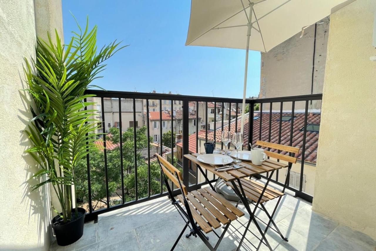 Les Temps Heureux Petite Terrasse Clim-netflix *