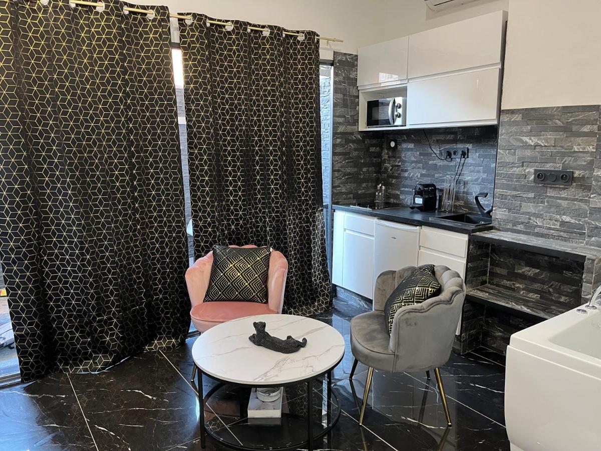 Apartment Jacuzzi Netflix Marseille