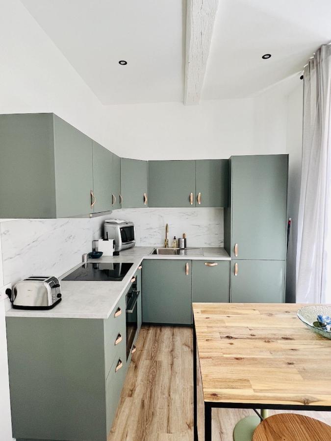 : T2 In The Heart Of The Apartment *