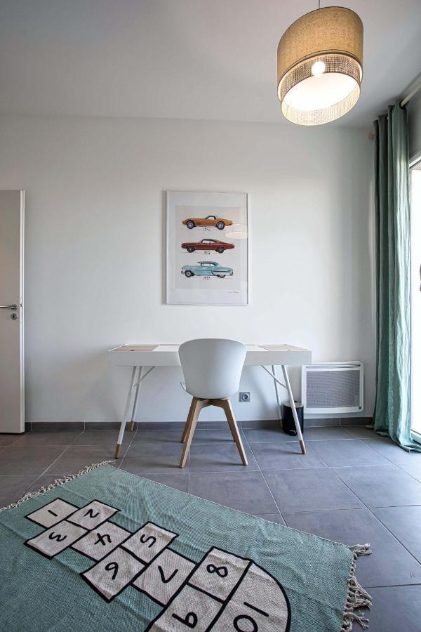 Superbe 3 P, 10 Mn De La Avec Piscine Et Parking Marseilles