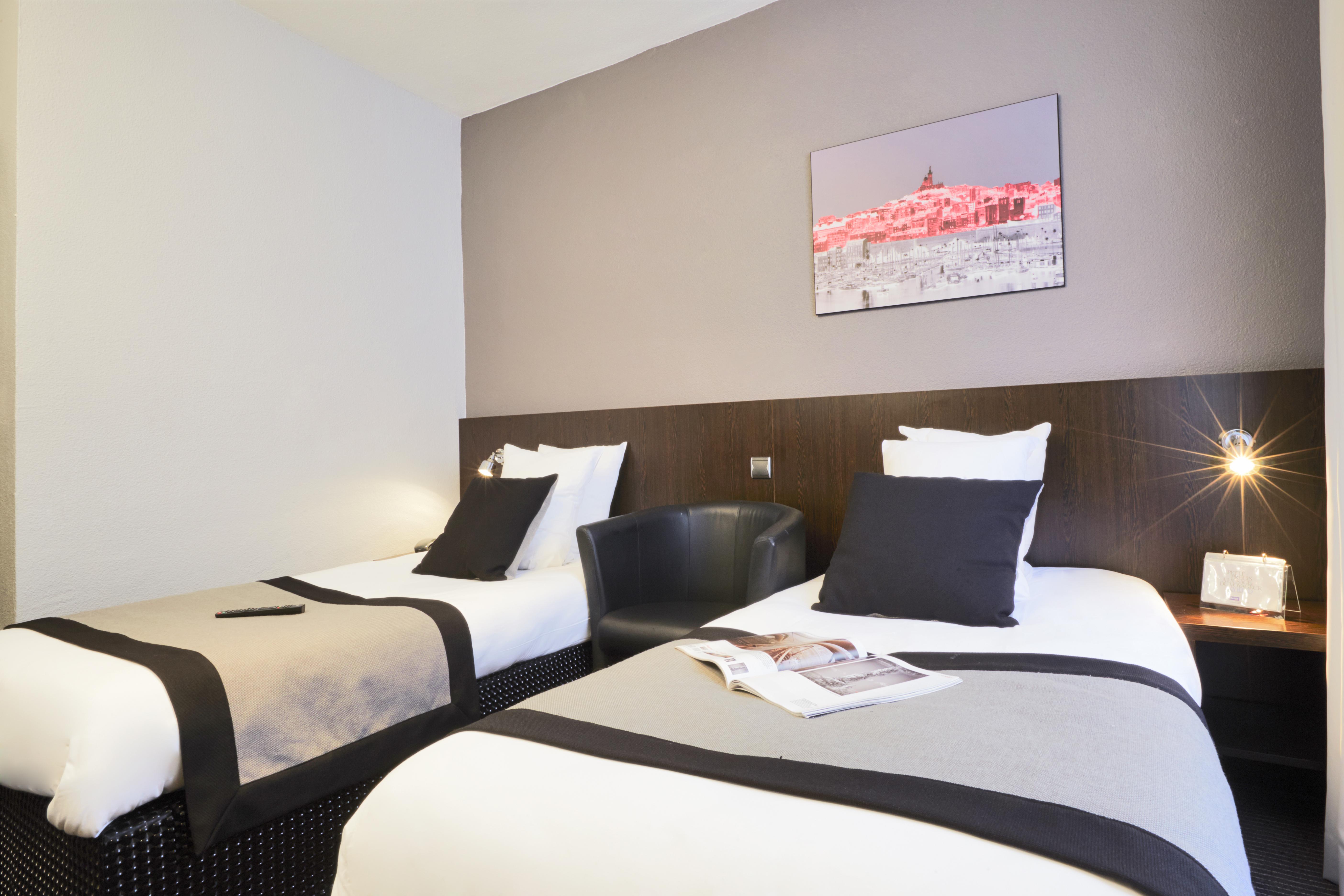 Hotel Kyriad Centre Paradis-préfecture 3*