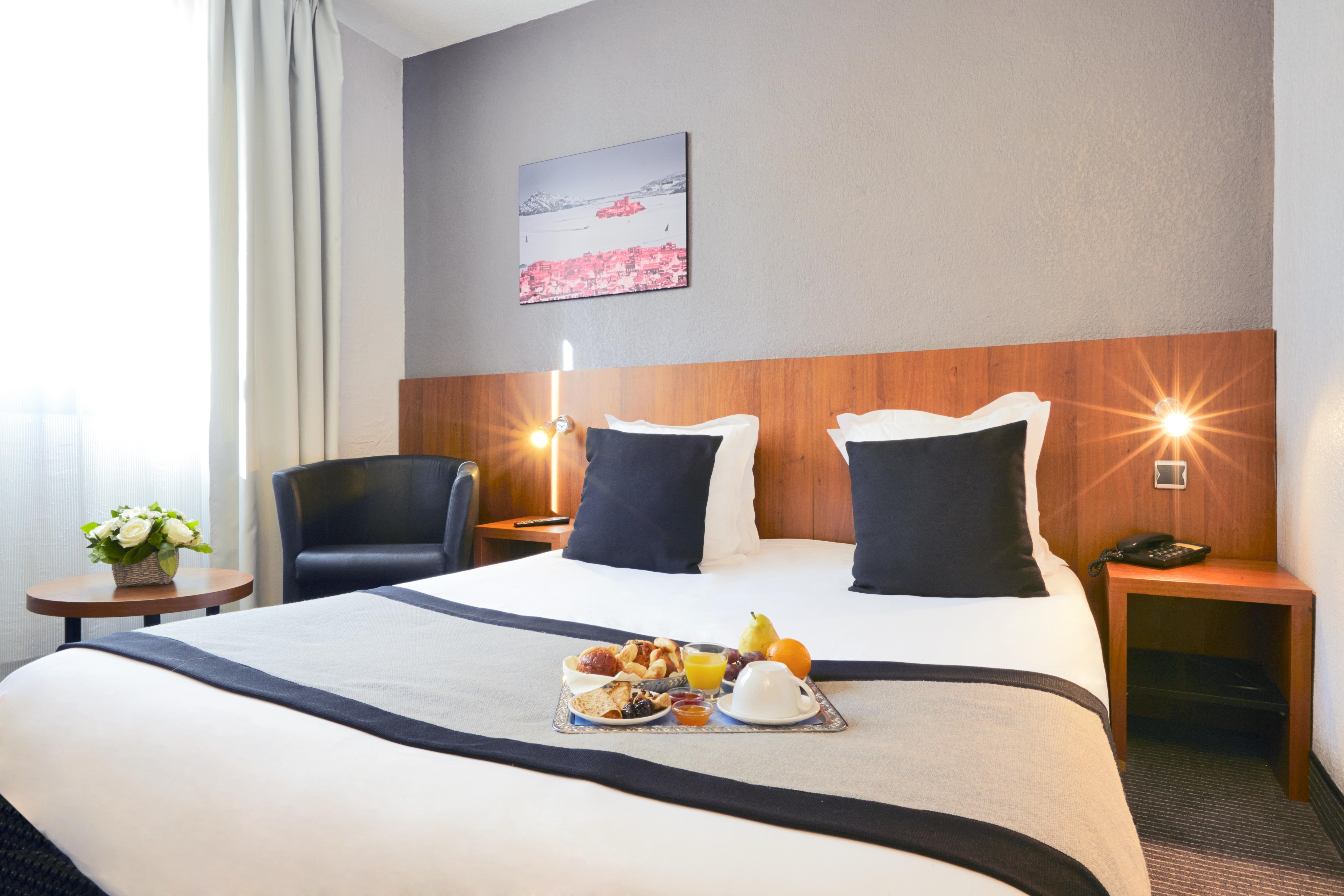 Hotel Kyriad Centre Paradis-préfecture 3*