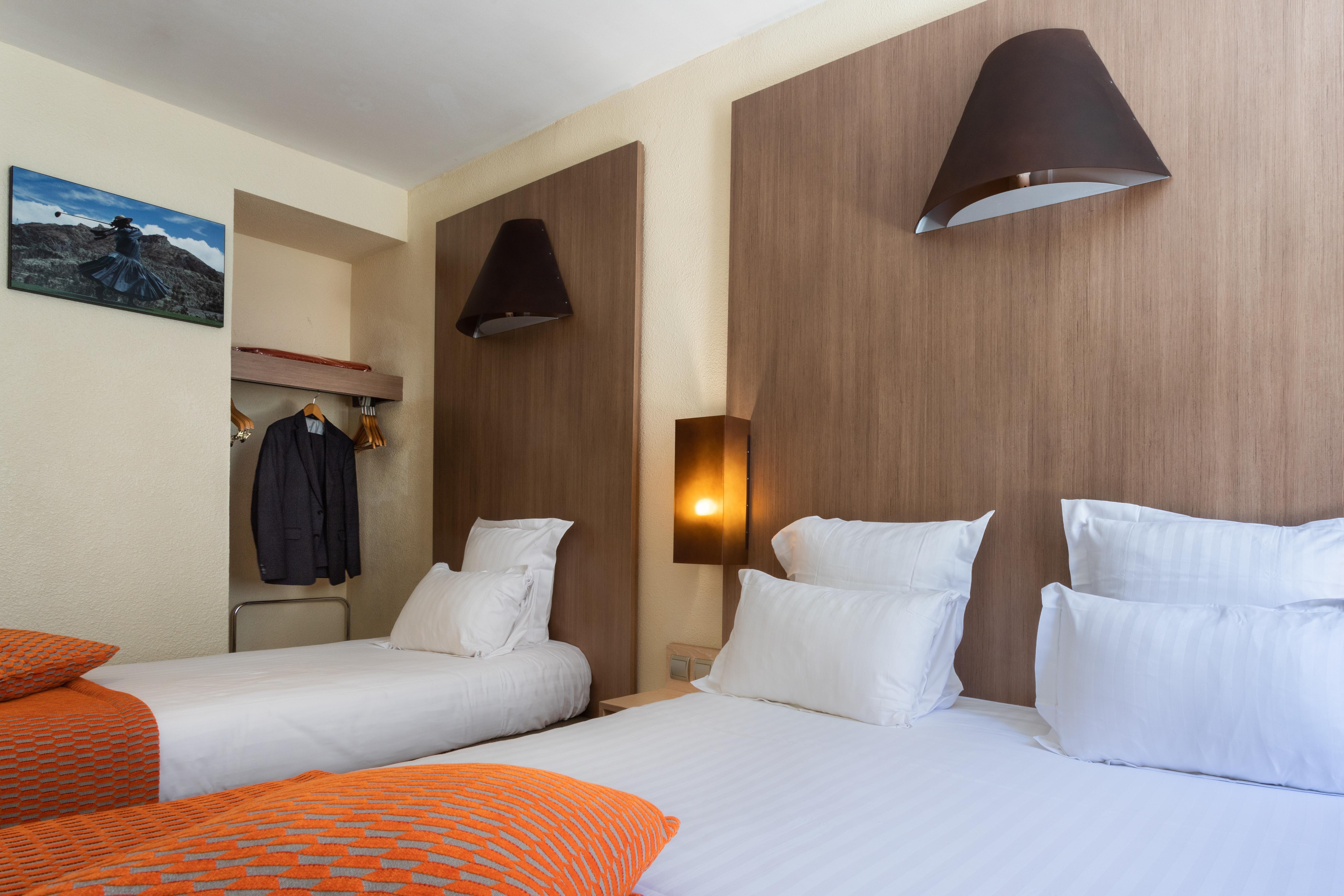 Khách sạn Carre Vieux Port 3*