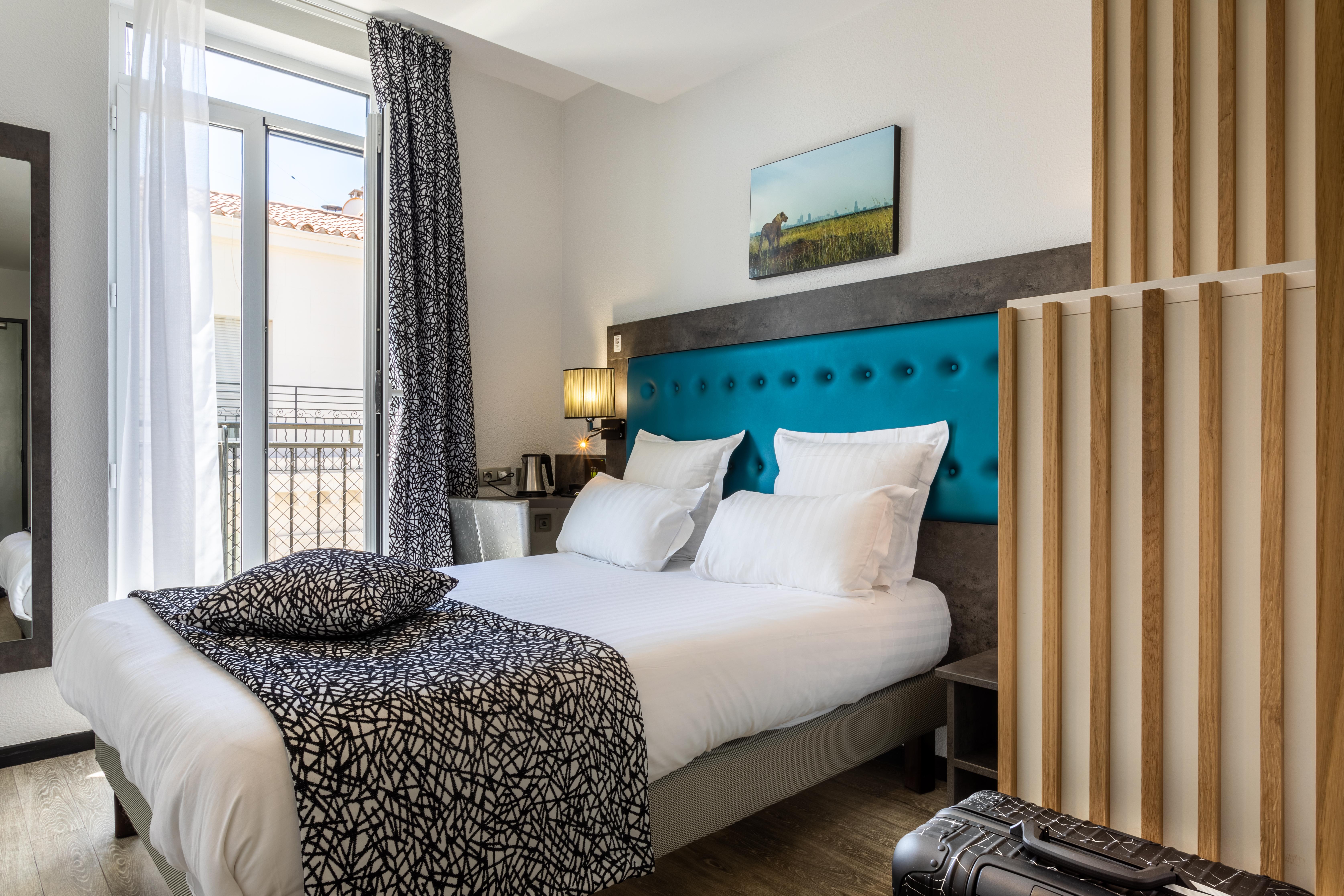Khách sạn Carre Vieux Port 3*