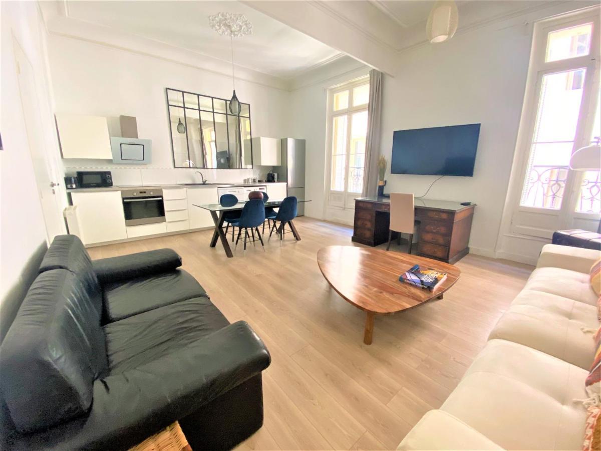 Sur Le Vieux Port: T3 De 80m2, Chic Et Confortable