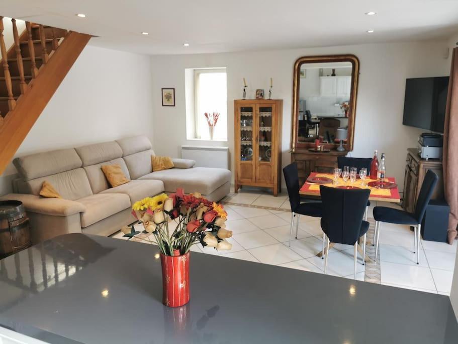 Sidonie : Jardin+jacuzzi En Ete, A 17min A Pied Holiday home *