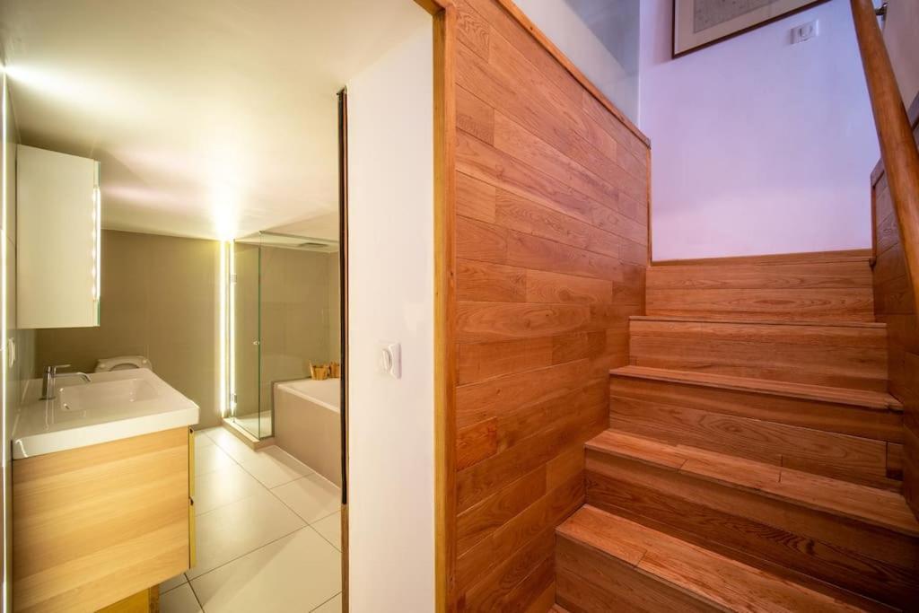 Air-conditioned Loft In The Heart Of The Old Port Apartment Marseille