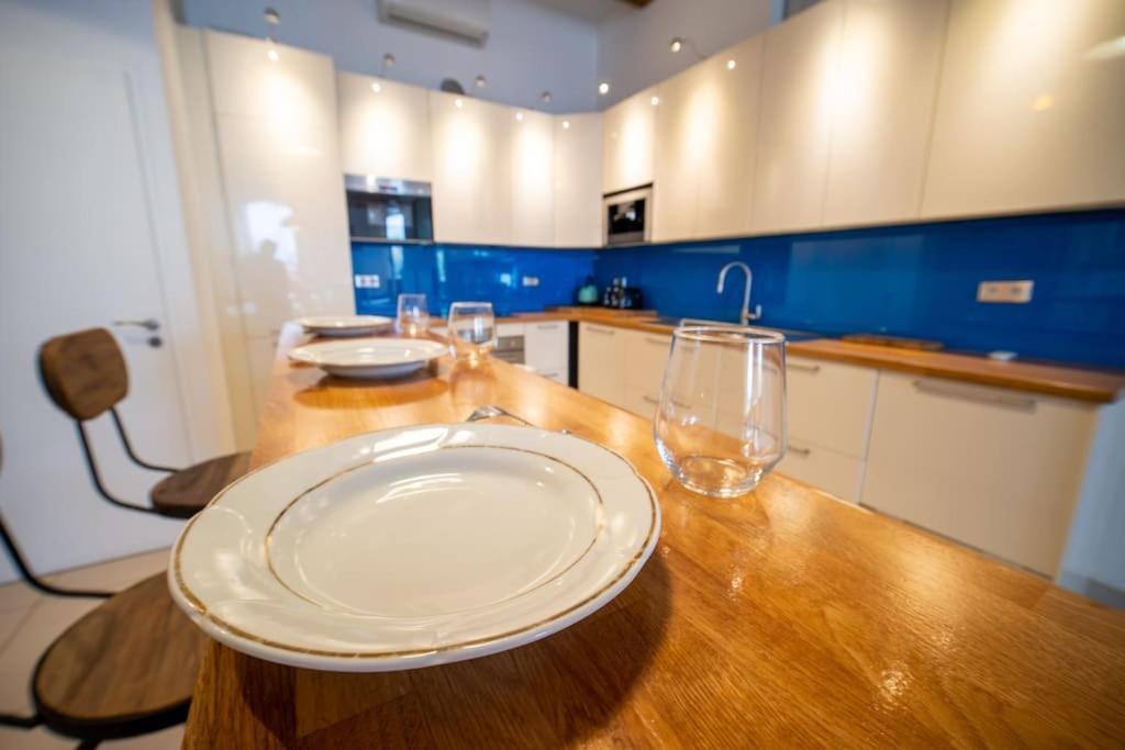 Air-conditioned Loft In The Heart Of The Old Port Apartment Marseille