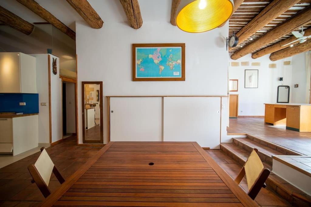 Air-conditioned Loft In The Heart Of The Old Port Apartment