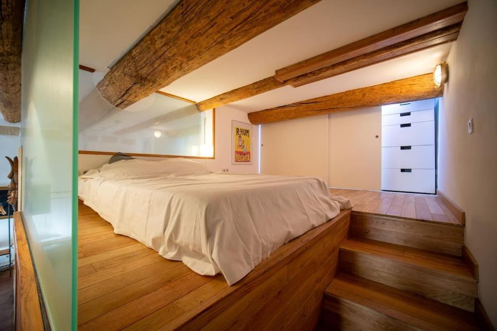Air-conditioned Loft In The Heart Of The Old Port Apartment *