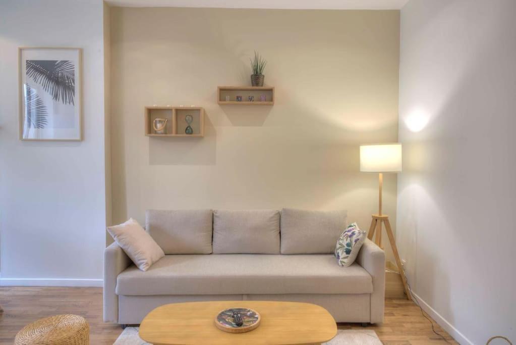 Fully Equipped St Charles / Longchamp Apartment *