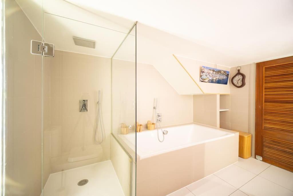 Air-conditioned Loft In The Heart Of The Old Port Marseille