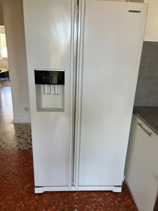 Appartement T3 Lumineux Dans Un Petit Immeuble, Marseilles