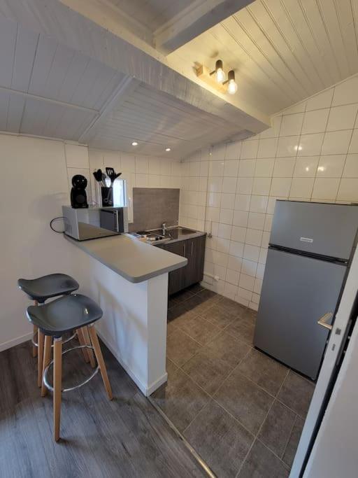 Fully Equipped 2 To 4 Beds Apartment *
