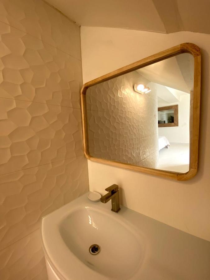 Les 3 Vue Piscine Guest house Marseille