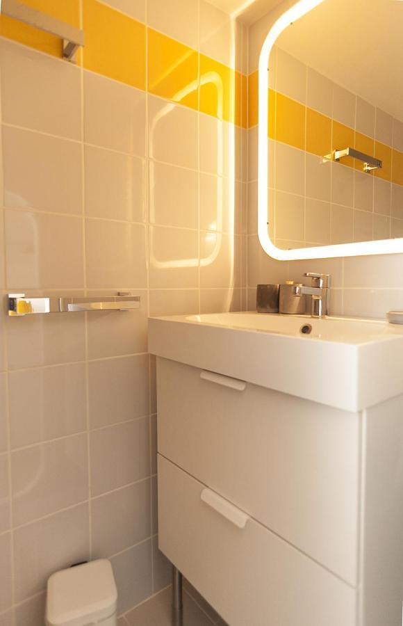 Cite Radieuse - Le Corbusier Apartment *