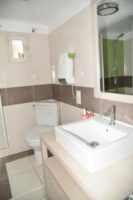 Apartment Rez De Chaussee De 9eme *