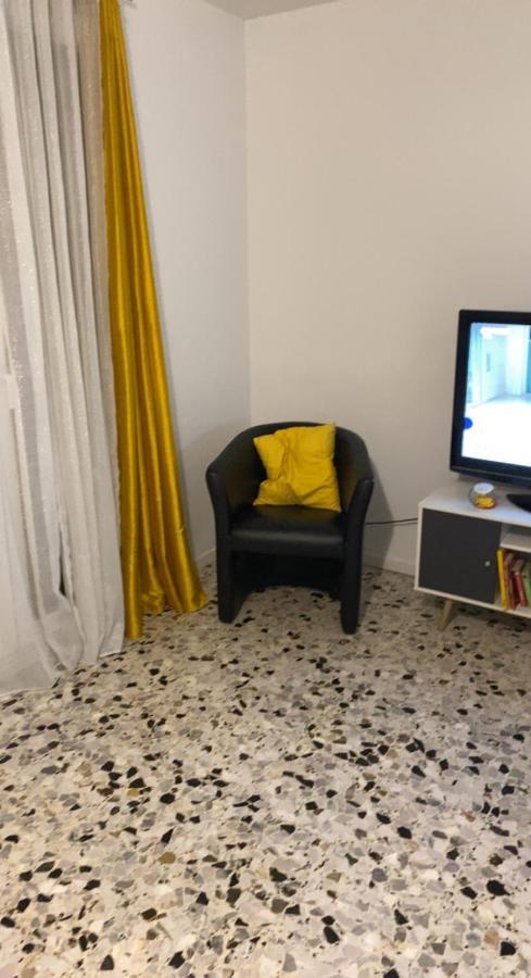 Apartment T3 Lumineux Dans Un Petit Immeuble, Marseille
