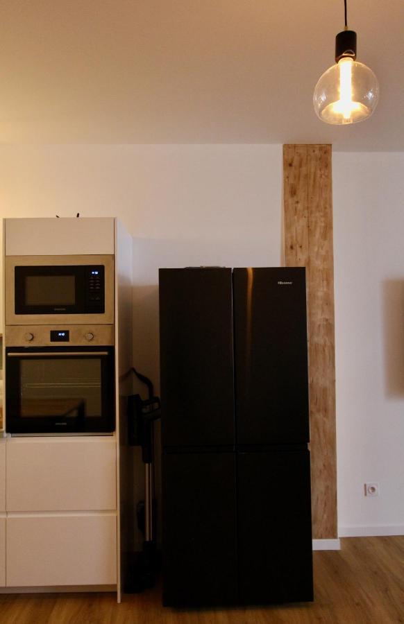 Chic And Nenwly Renovated - Location Apartment *
