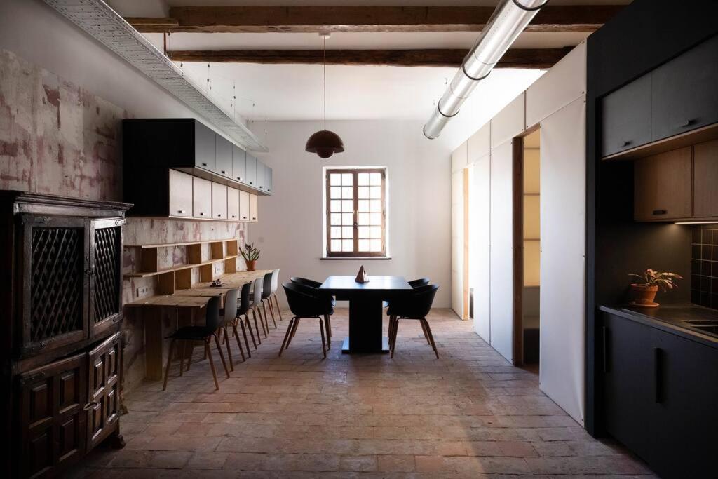 Apartment Heart Of Marseille: Spacious Loft For Couples And Friends