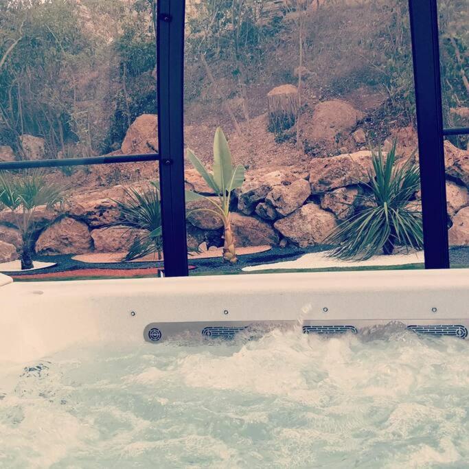 La Bonne Etoile ! Romantique ! Jacuzzi Et Piscine Nhà nghỉ Marseille