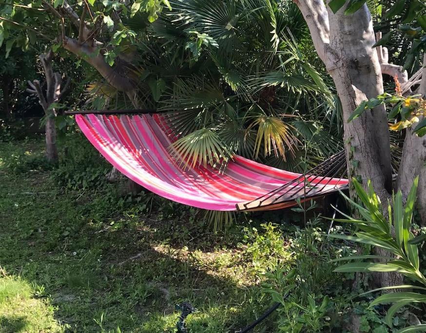 Calme Grand Jardin Bord De Mer. Parking *