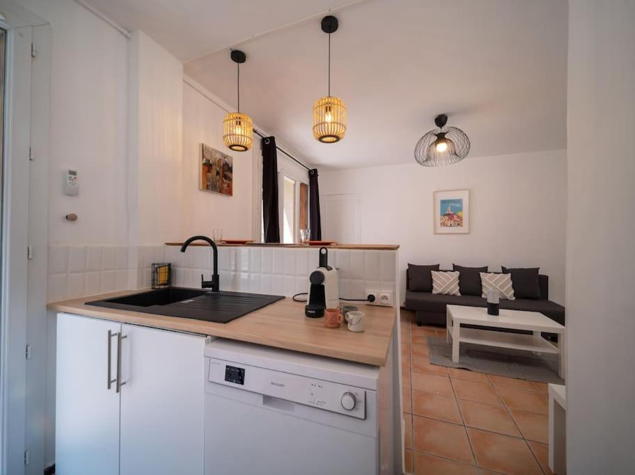 Climatise Tout Equipe 4 Couchages A 6 Minutes De La Gare St Charles Apartment Marseille