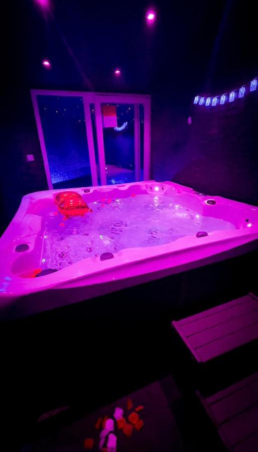 Avec Jacuzzi, Et Terrasse Appartement