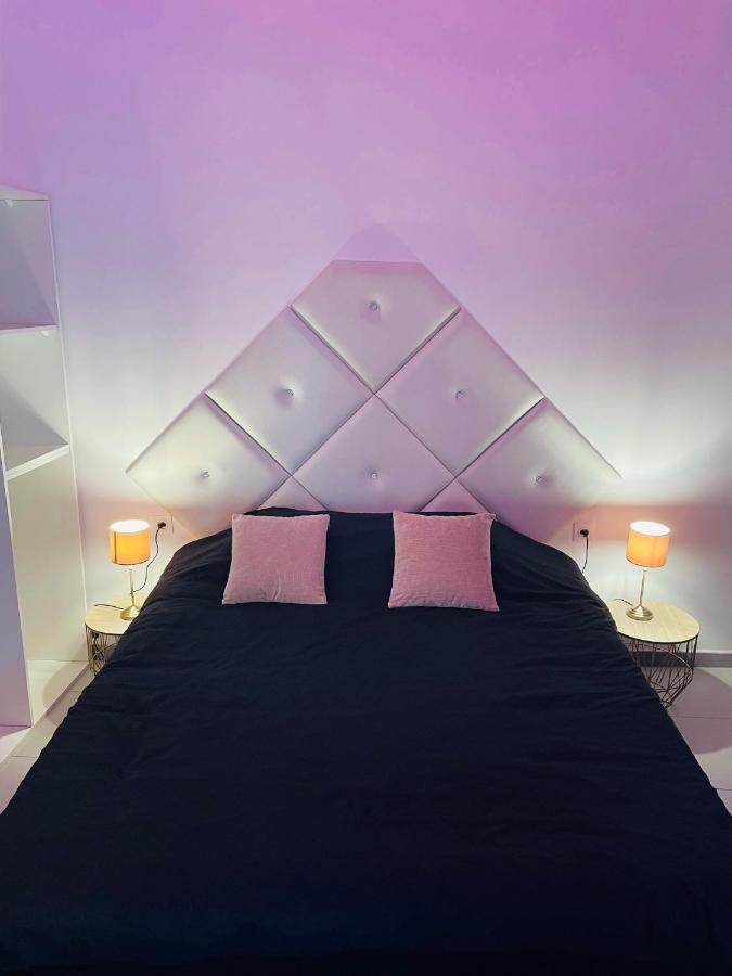 Jolie Maison: Chic Retreat With Private Terrace Near Marseille