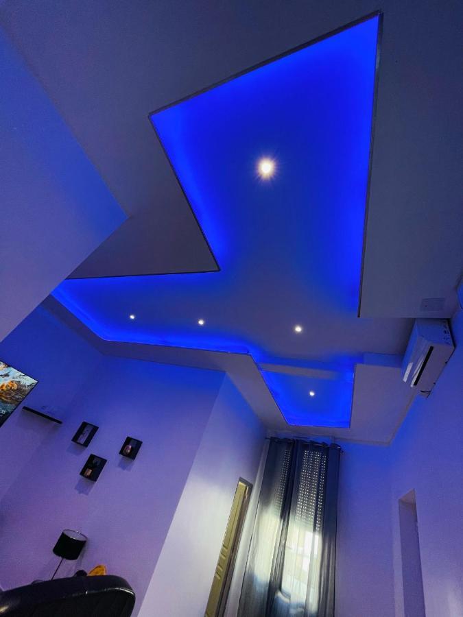 Jolie Maison: Chic Retreat With Private Terrace Near Holiday home *