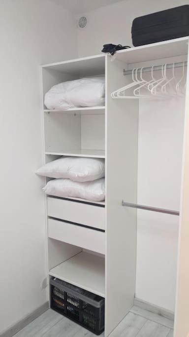 Joli T2 Meuble De 20 M² Situee A 2 Minutes A Pied Du Metro Căn hộ Marseille