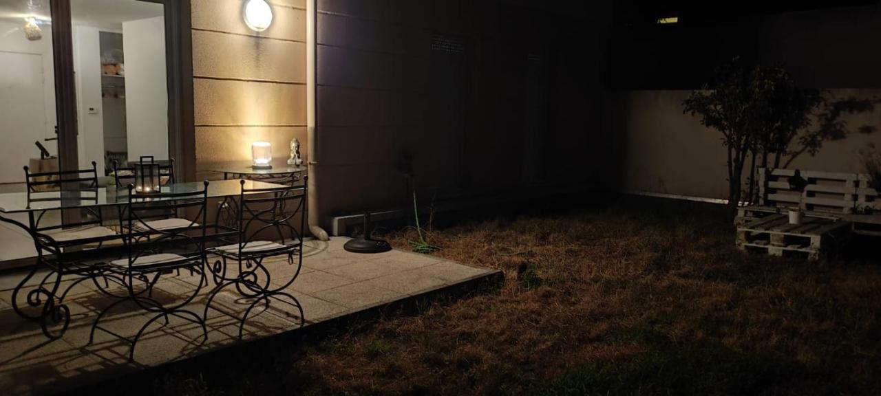 Jardin Terrasse Chez Charlene 30 Min En Voiture Des Plages Et Du Vieux Port *