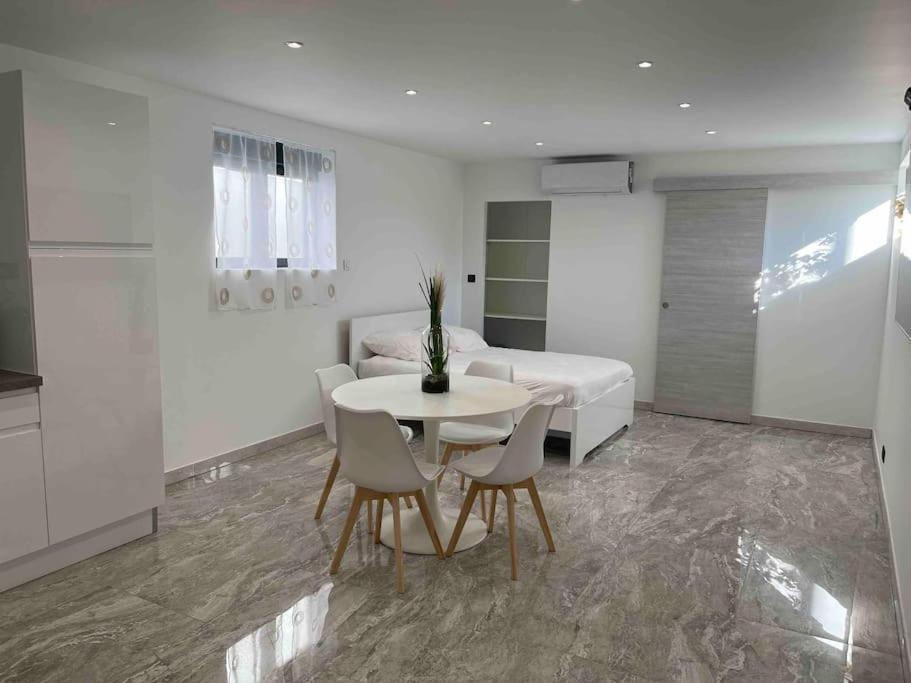 Studio Moderne * Marseilles