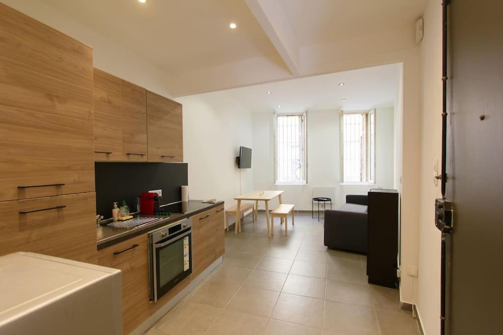 Apartment Flc-panier- Old Port 500m - T3- 2 Bedrooms -maxi 6 Guests Marseilles