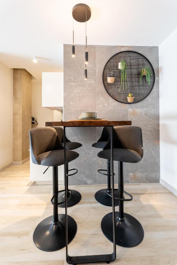 Apartment La *